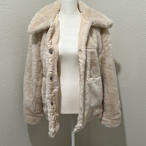 ✨Fashion Nova Faux Fur Jacket - Picture 3 of 17